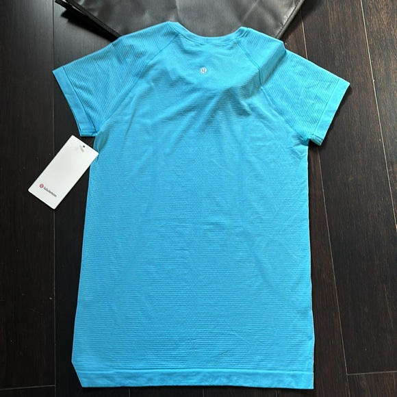 LULULEMON SWIFTLY TECH SHORT SLEEVE 2.0 in KAYAK BLUE LIGHT SZ 8 NWT - Picture 3 of 6